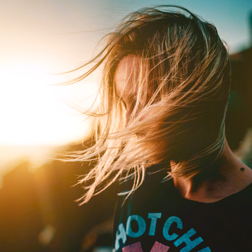Come schiarire i capelli in modo naturale e veloce
