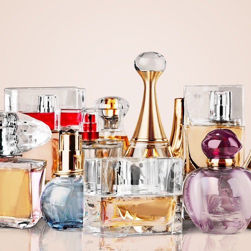 Profumi di nicchia vs commerciali: quali sono le differenze e quale scegliere?